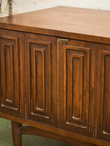 Broyhill Sculptra Pair of Nightstands