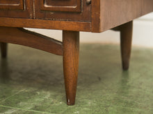 Load image into Gallery viewer, Broyhill Sculptra Pair of Nightstands
