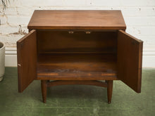 Load image into Gallery viewer, Broyhill Sculptra Pair of Nightstands
