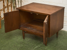 Load image into Gallery viewer, Broyhill Sculptra Pair of Nightstands
