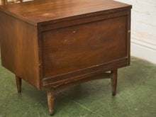 Load image into Gallery viewer, Broyhill Sculptra Pair of Nightstands
