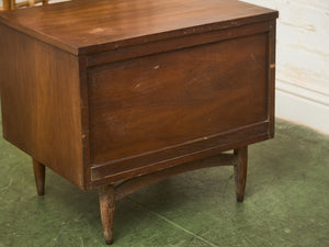Broyhill Sculptra Pair of Nightstands