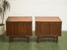 Load image into Gallery viewer, Broyhill Sculptra Pair of Nightstands
