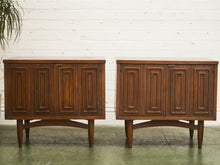 Load image into Gallery viewer, Broyhill Sculptra Pair of Nightstands
