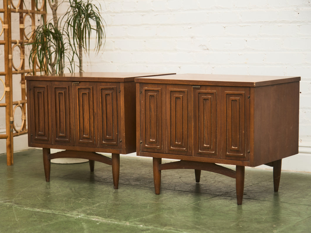 Broyhill Sculptra Pair of Nightstands