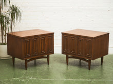 Load image into Gallery viewer, Broyhill Sculptra Pair of Nightstands
