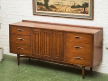 Load image into Gallery viewer, Broyhill Sculptra Dresser
