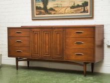 Load image into Gallery viewer, Broyhill Sculptra Dresser

