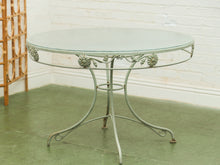 Load image into Gallery viewer, Woodard Vintage Rustic 5 piece outdoor Set
