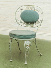 Load image into Gallery viewer, Woodard Vintage Rustic 5 piece outdoor Set
