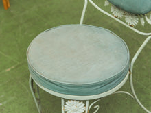 Load image into Gallery viewer, Woodard Vintage Rustic 5 piece outdoor Set
