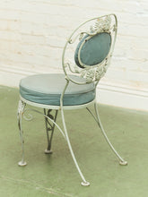 Load image into Gallery viewer, Woodard Vintage Rustic 5 piece outdoor Set
