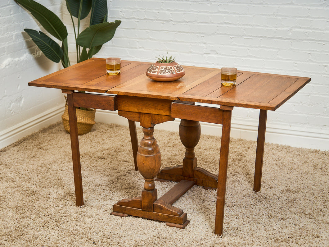 Antique English Victorian style Drop Leaf Gate Leg Console or Dining Table 19th century