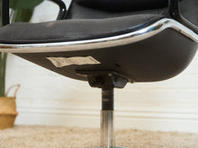 Load image into Gallery viewer, Knoll Vintage Charles Pollock office Chair
