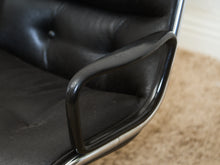 Load image into Gallery viewer, Knoll Vintage Charles Pollock office Chair
