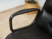 Load image into Gallery viewer, Knoll Vintage Charles Pollock office Chair
