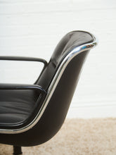 Load image into Gallery viewer, Knoll Vintage Charles Pollock office Chair
