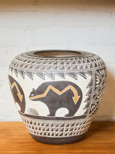 Load image into Gallery viewer, Native Shy-Yai-Zta Romero Vase Acoma Pueblo, New Mexico.
