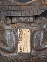 Load image into Gallery viewer, VINTAGE TORAJA SULAWESI INDONESIA CARVED WOOD &amp; BUFFALO HORN BETEL NUT BOX
