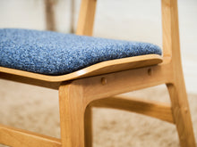 Load image into Gallery viewer, Set of 6 Mid-Century Modern Style Blonde Dining Chairs in Blue Orange Upholstery
