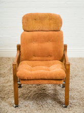 Load image into Gallery viewer, Oak 1970’s Mid Century Dining Set
