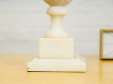 Load image into Gallery viewer, Italian Alabaster Lamp
