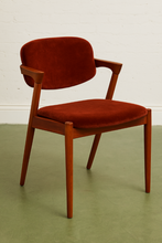 Load image into Gallery viewer, T-Rex Chair
