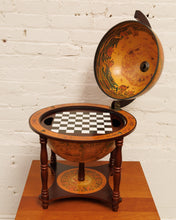 Load image into Gallery viewer, Chess Set Globe
