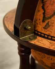 Load image into Gallery viewer, Chess Set Globe
