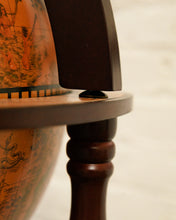 Load image into Gallery viewer, Chess Set Globe

