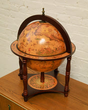 Load image into Gallery viewer, Chess Set Globe
