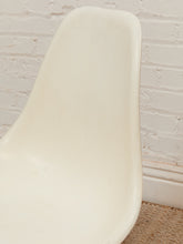 Load image into Gallery viewer, Single Tulip Chair
