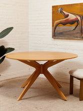 Load image into Gallery viewer, Spider Round Table
