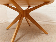 Load image into Gallery viewer, Spider Round Table

