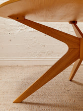 Load image into Gallery viewer, Spider Round Table
