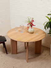 Load image into Gallery viewer, Oak Dining Table with 2 Leaves
