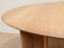 Load image into Gallery viewer, Oak Dining Table with 2 Leaves
