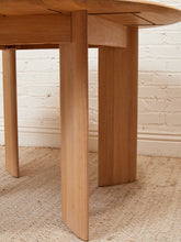 Load image into Gallery viewer, Oak Dining Table with 2 Leaves
