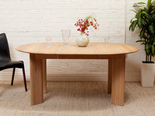 Load image into Gallery viewer, Oak Dining Table with 2 Leaves
