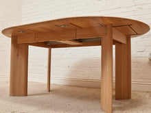 Load image into Gallery viewer, Oak Dining Table with 2 Leaves

