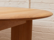 Load image into Gallery viewer, Oak Dining Table with 2 Leaves
