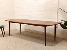 Load image into Gallery viewer, Restored Vintage Dining Table 2 Leaves

