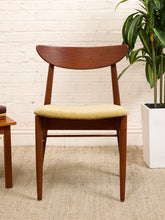 Load image into Gallery viewer, Set a Five Mid-Century Modern Walnut Boomerang Dining Chairs
