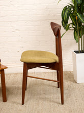 Load image into Gallery viewer, Set a Five Mid-Century Modern Walnut Boomerang Dining Chairs

