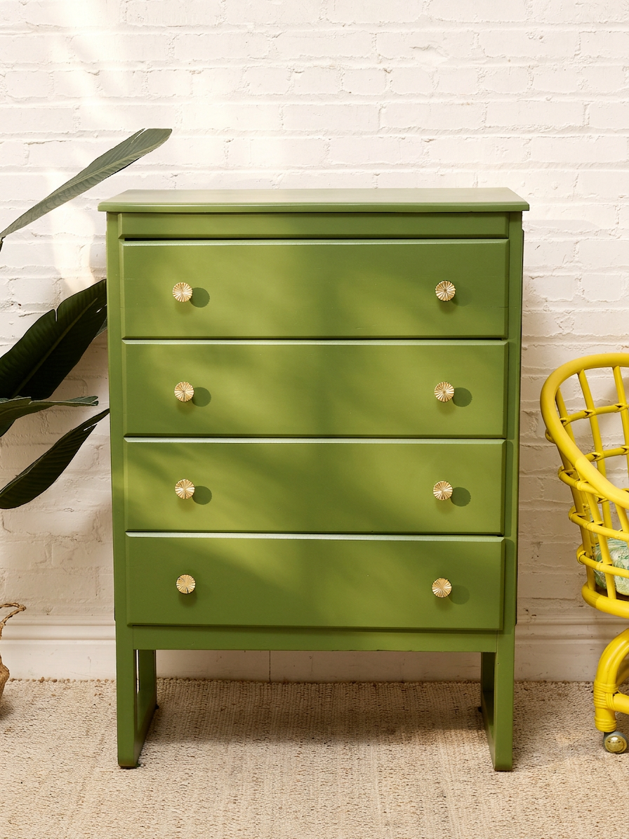 green knobs dresser Vintage Four-Drawer Tallboy with Decorative – Sunbeam Vintage model_scarlett