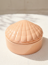 Load image into Gallery viewer, Vintage pink ceramic scallop shell trinket box with glossy glaze and raised ridged details
