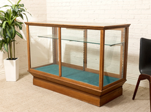 Load image into Gallery viewer, Art Deco tiger oak mercantile display cabinet with glass top and large glass panels framed in richly figured warm oak
