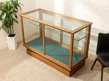 Load image into Gallery viewer, Art Deco tiger oak mercantile display cabinet with glass top and large glass panels framed in richly figured warm oak
