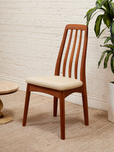 Load image into Gallery viewer, Benny Linden Vintage Chairs
