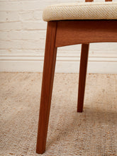 Load image into Gallery viewer, Benny Linden Vintage Chairs
